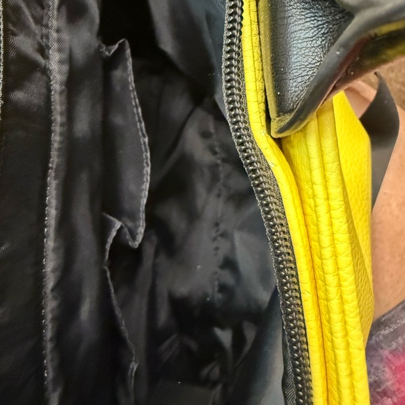 Tahari Yellow and Black Shoulder and Crossbody 2 Way Bag NWT - Picture 6 of 11